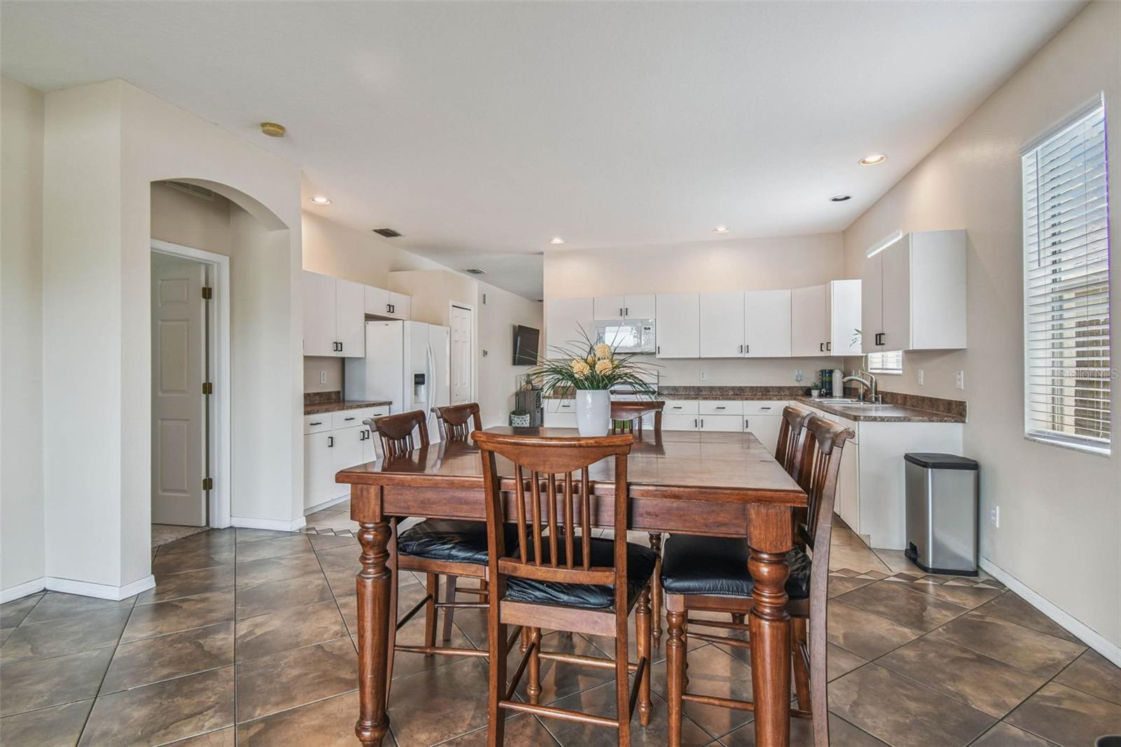 Listing photo id 18 for 9637 Riverchase Drive