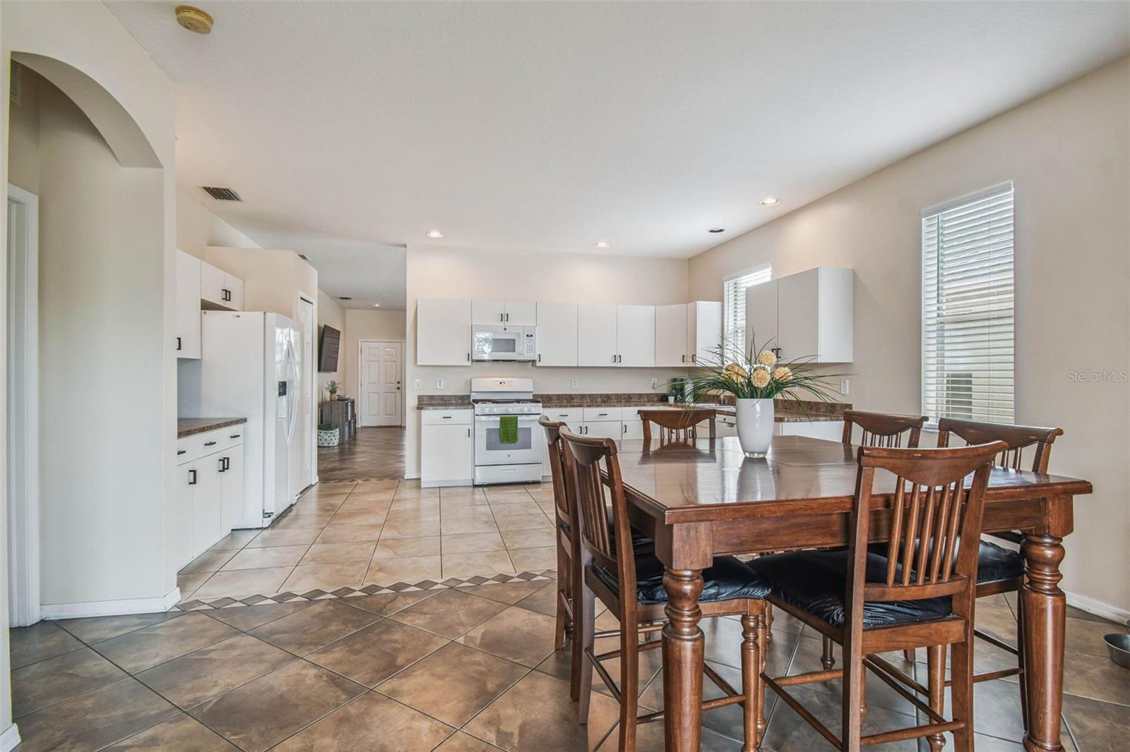 Listing photo id 19 for 9637 Riverchase Drive