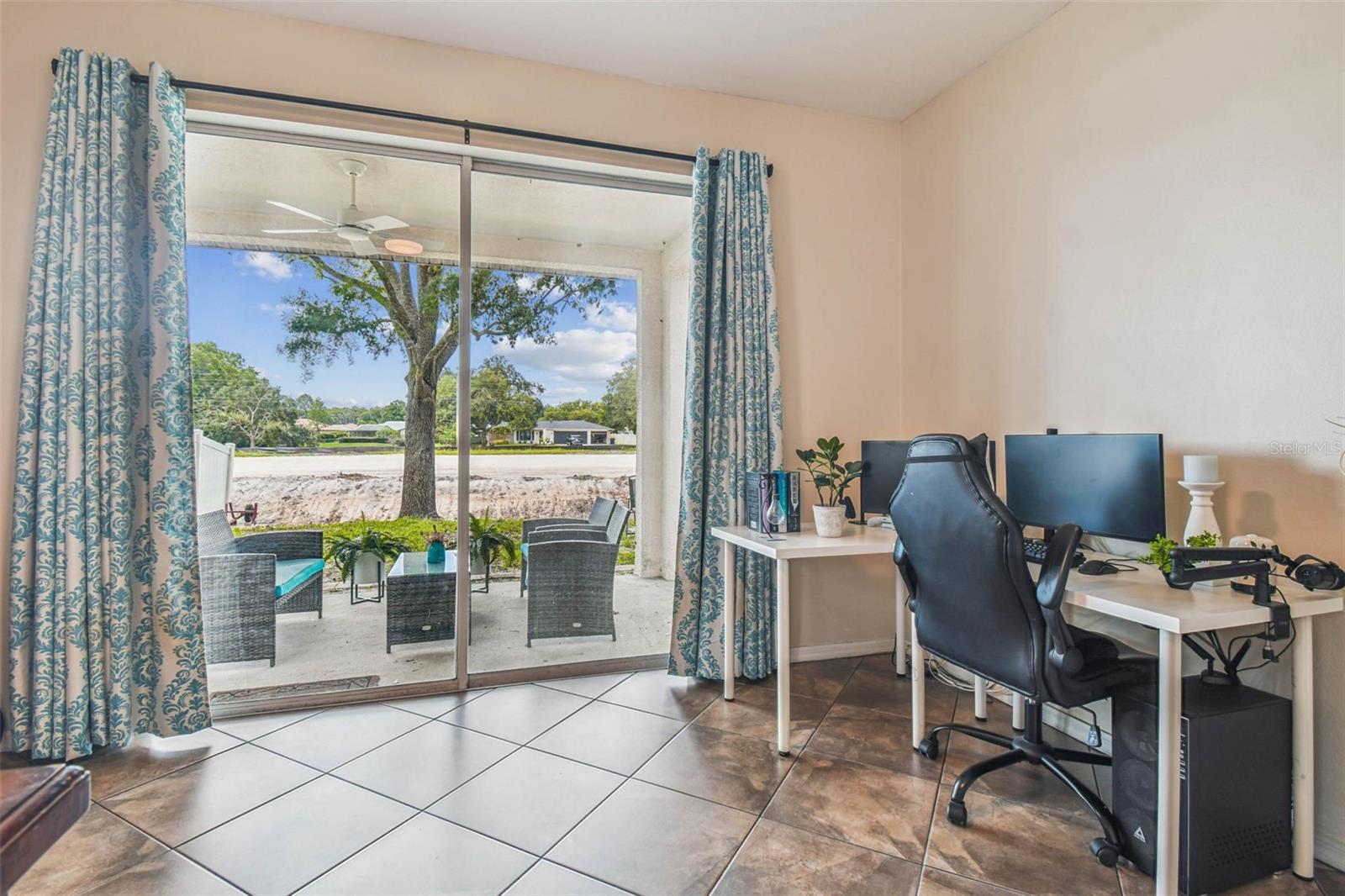 Listing photo id 20 for 9637 Riverchase Drive