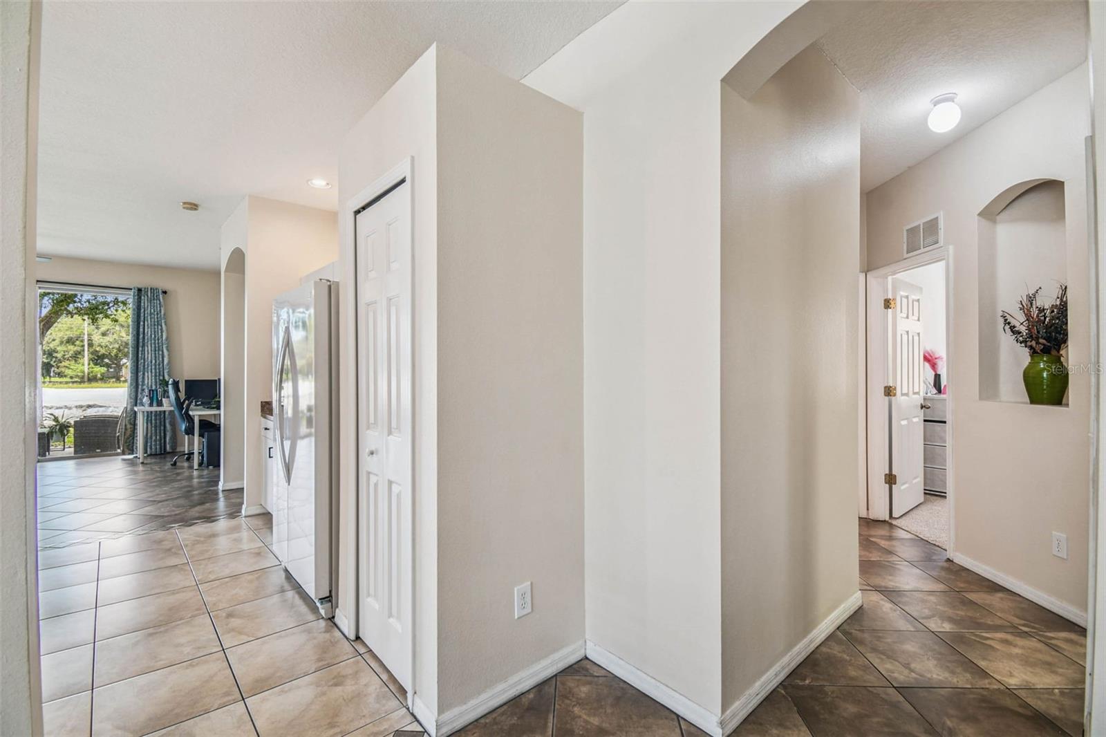 Listing photo id 22 for 9637 Riverchase Drive
