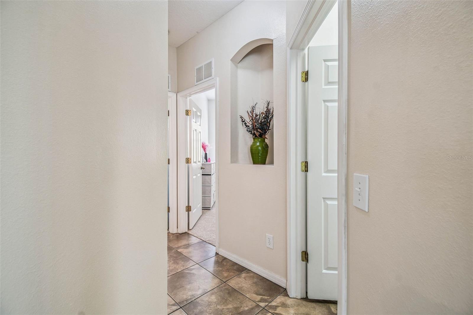 Listing photo id 30 for 9637 Riverchase Drive
