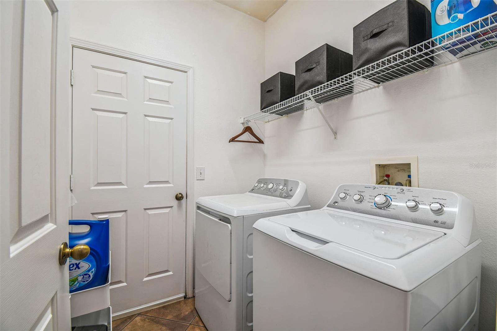 Listing photo id 33 for 9637 Riverchase Drive