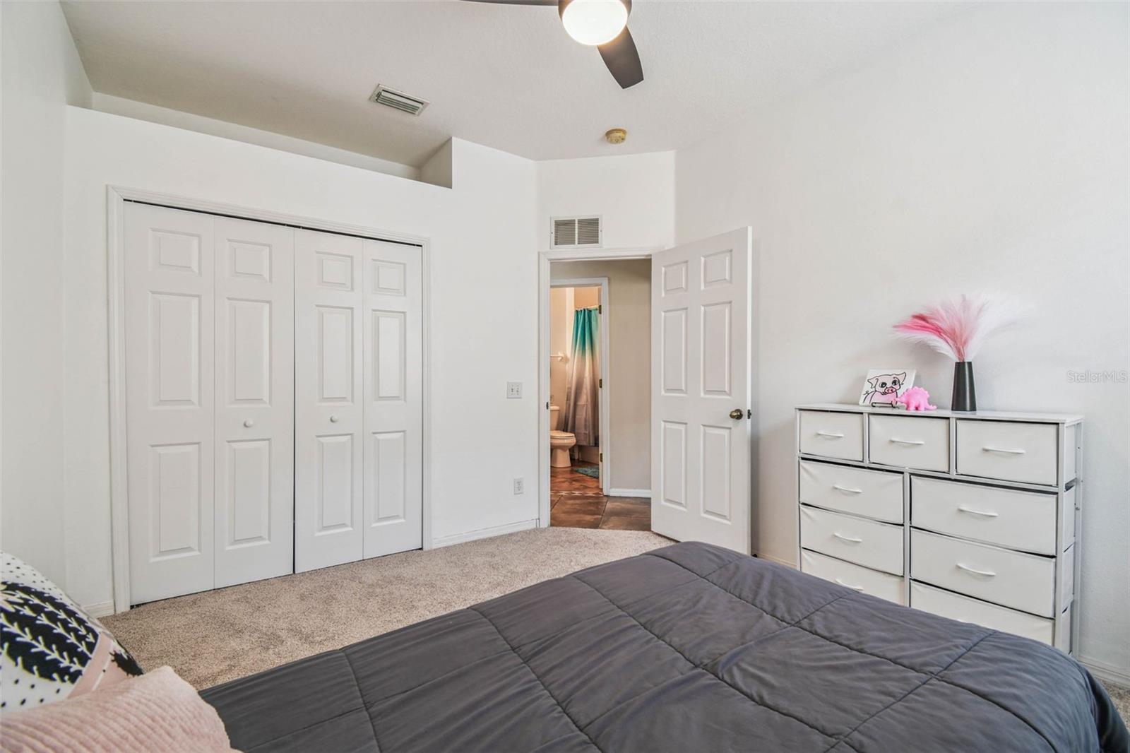 Listing photo id 38 for 9637 Riverchase Drive
