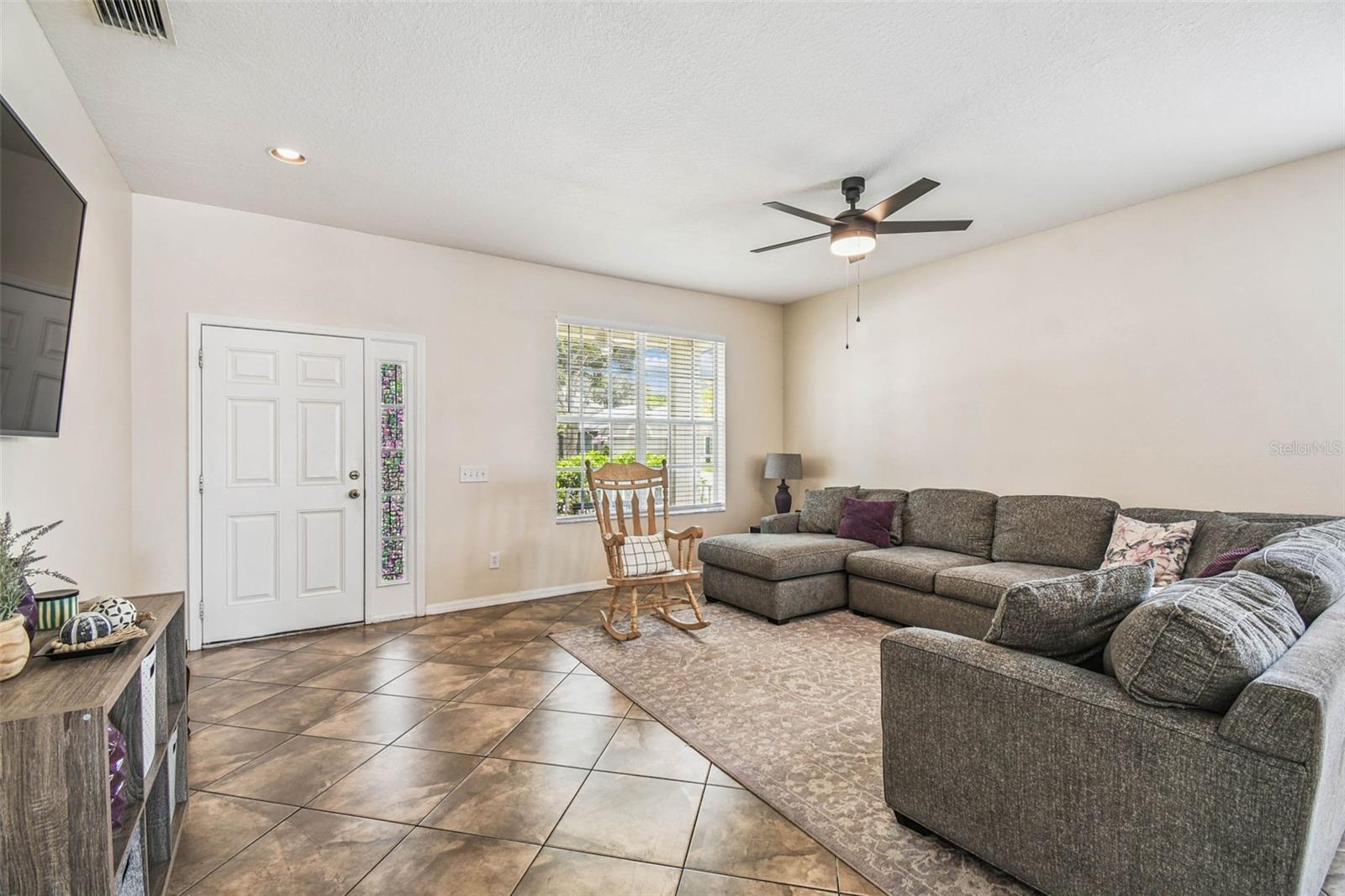Listing photo id 7 for 9637 Riverchase Drive