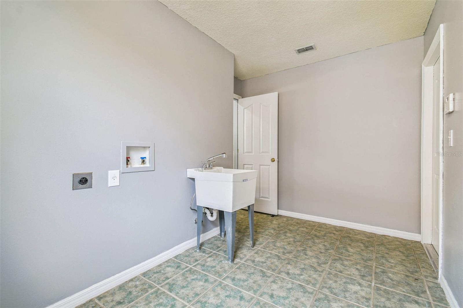 Image 21 of 96 For 27012 Sea Breeze Way
