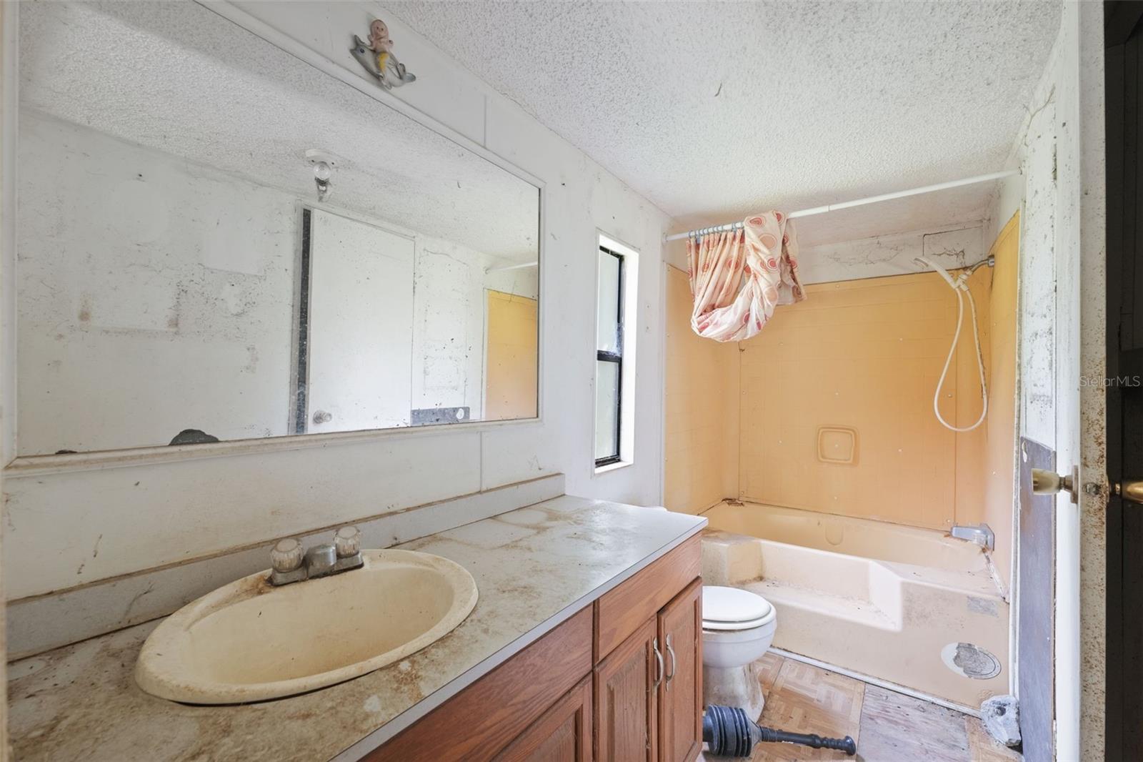 Image 12 of 18 For 7396 Southview Court