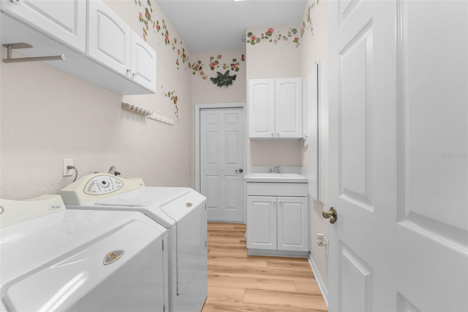 Image 18 of 39 For 52 Deerwood Drive