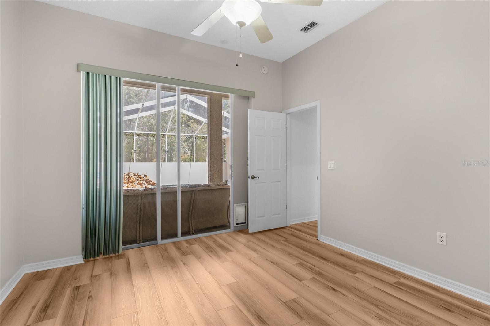 Image 21 of 39 For 52 Deerwood Drive