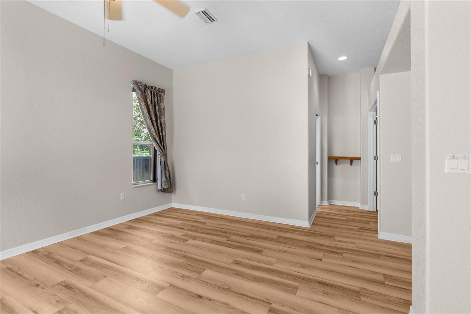 Image 22 of 39 For 52 Deerwood Drive
