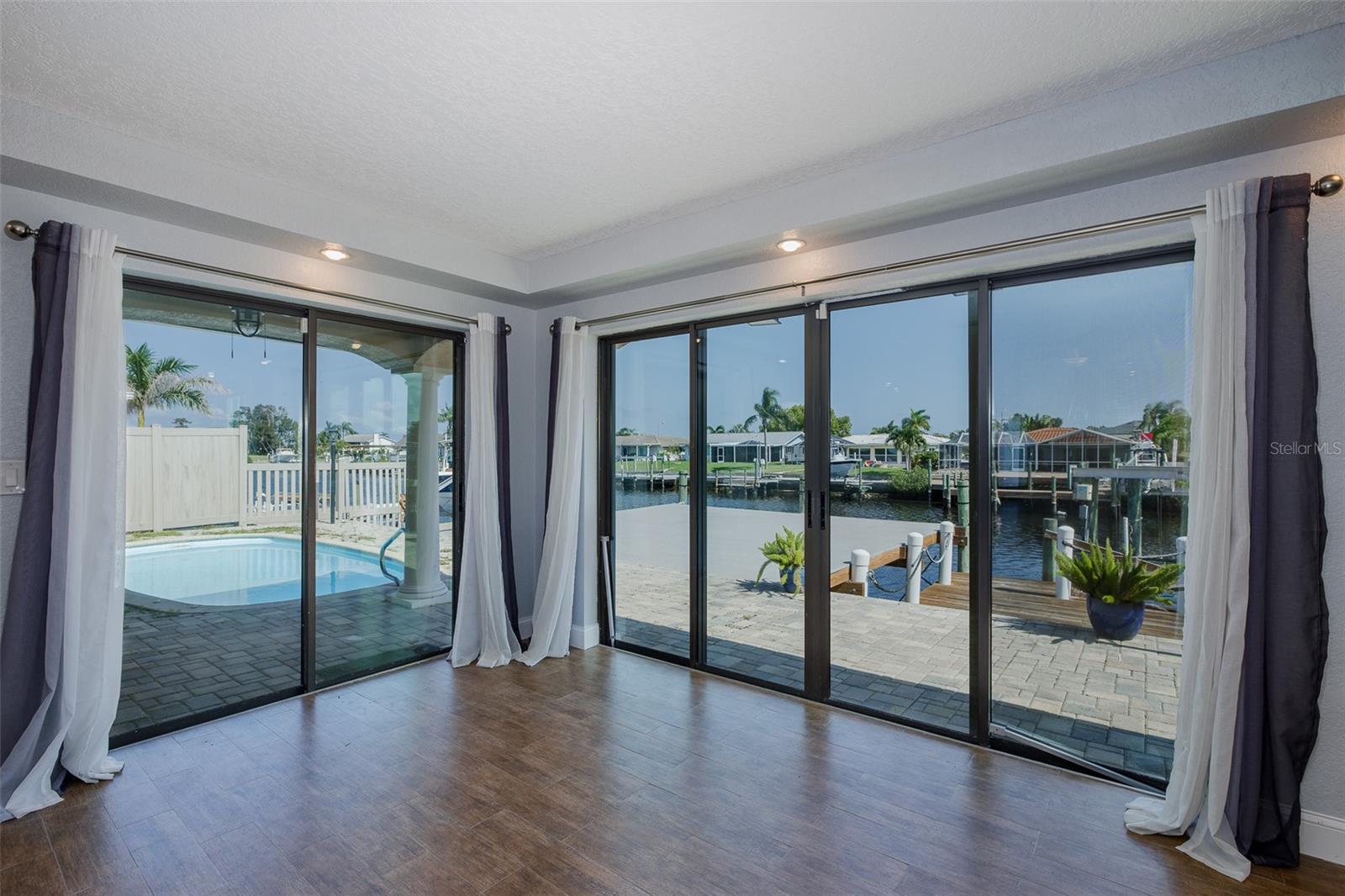 Listing photo id 11 for 3841 Rudder Way