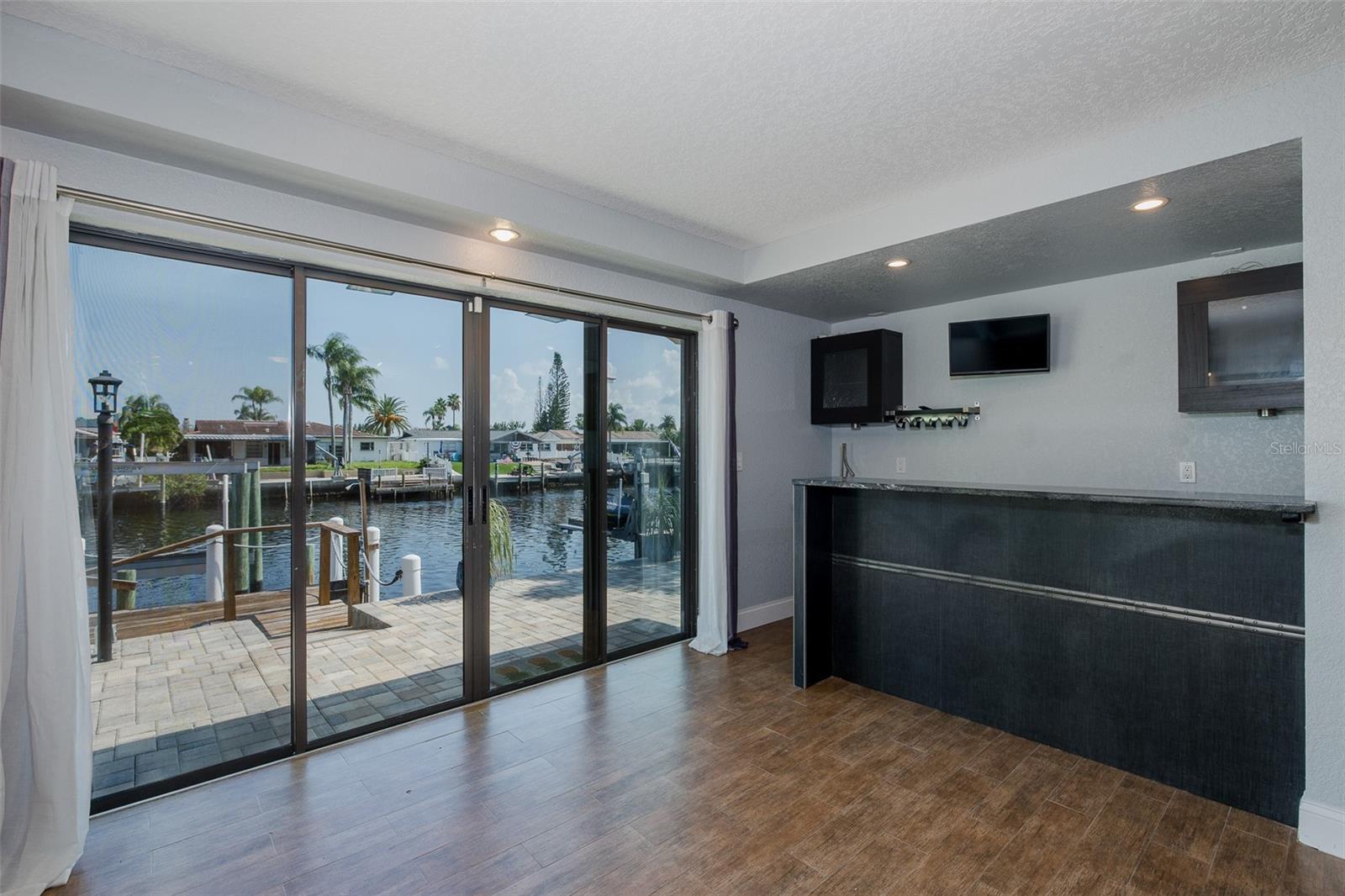 Listing photo id 12 for 3841 Rudder Way