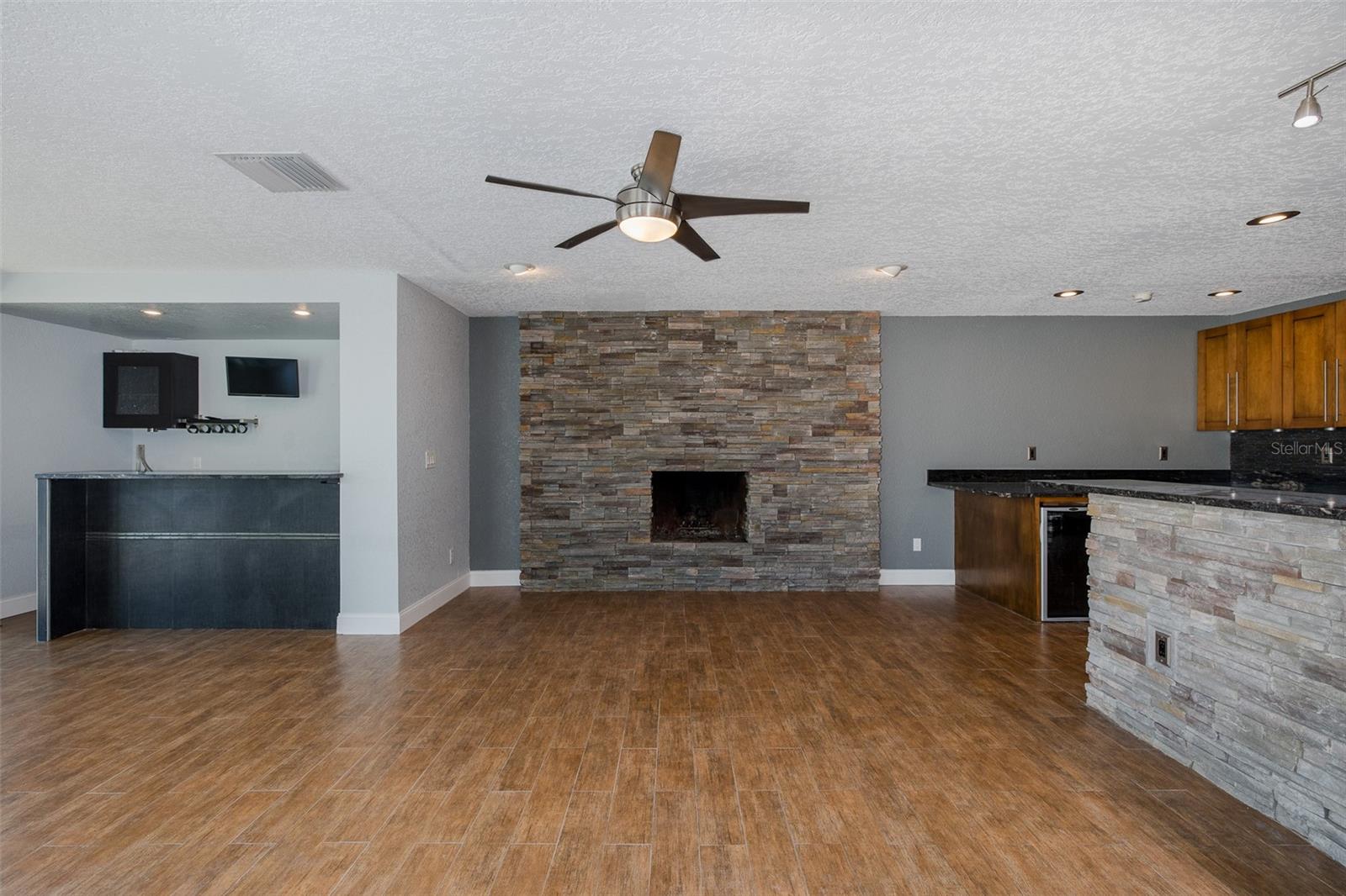 Listing photo id 13 for 3841 Rudder Way