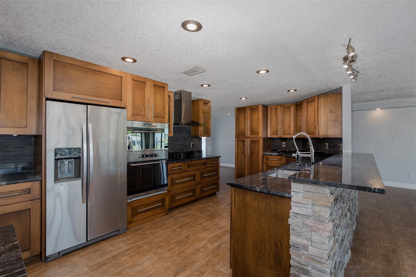 Listing photo id 15 for 3841 Rudder Way