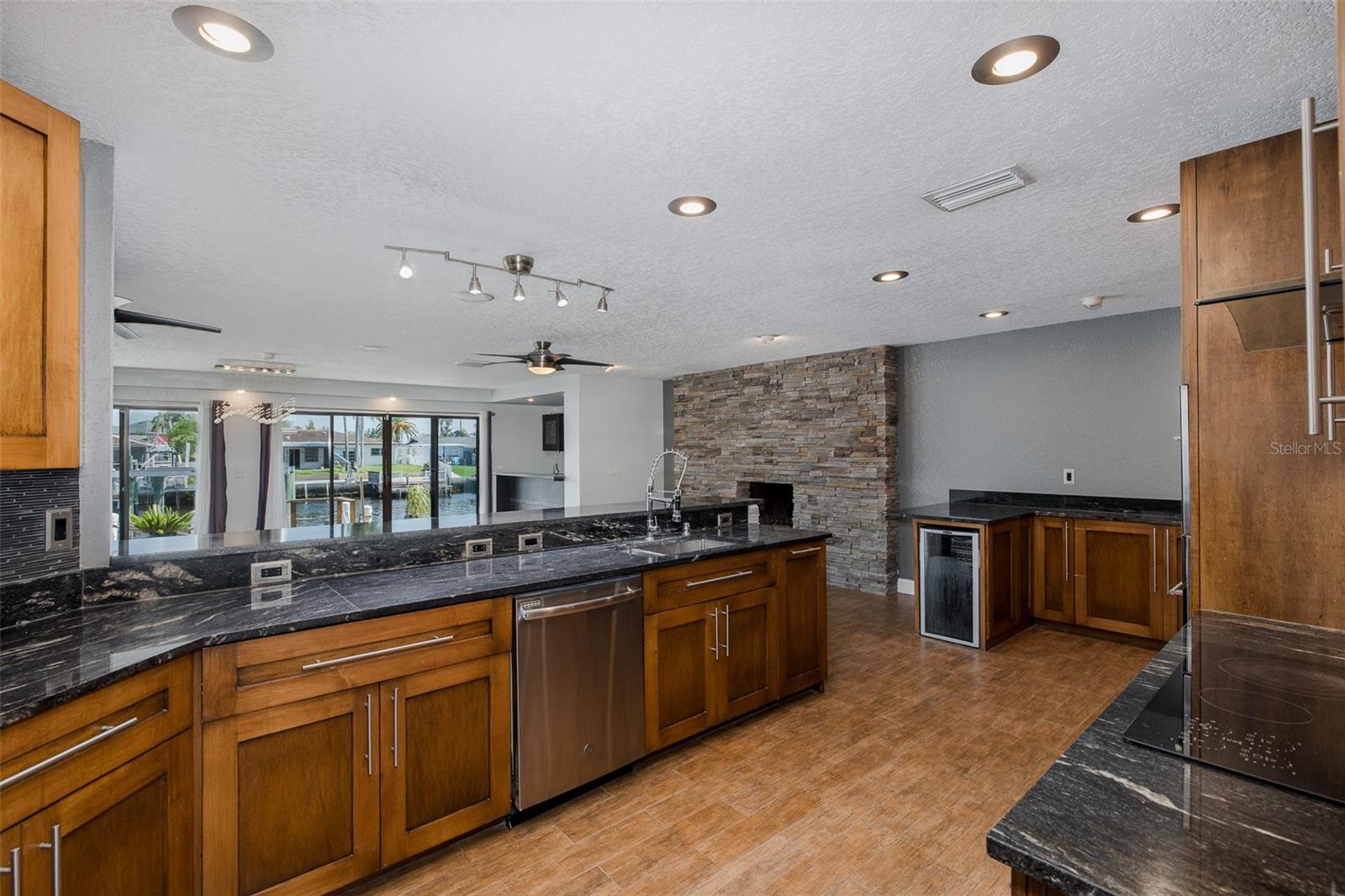 Listing photo id 19 for 3841 Rudder Way