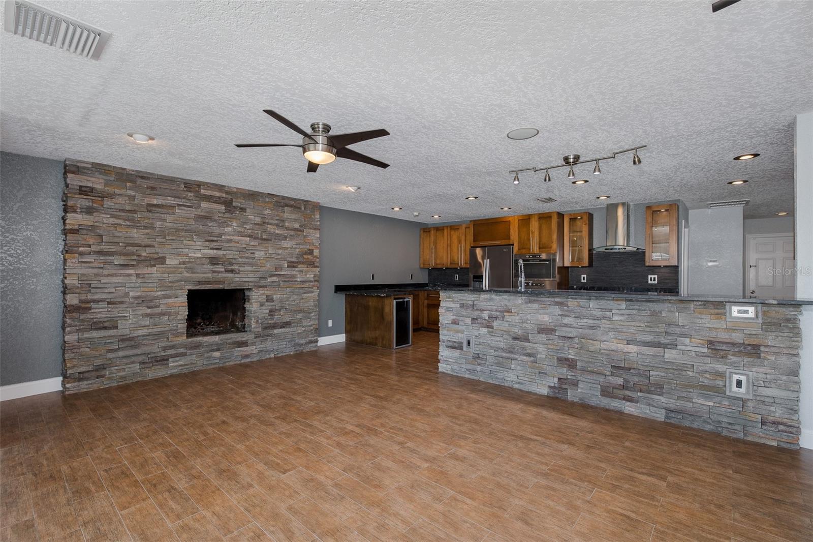 Listing photo id 20 for 3841 Rudder Way
