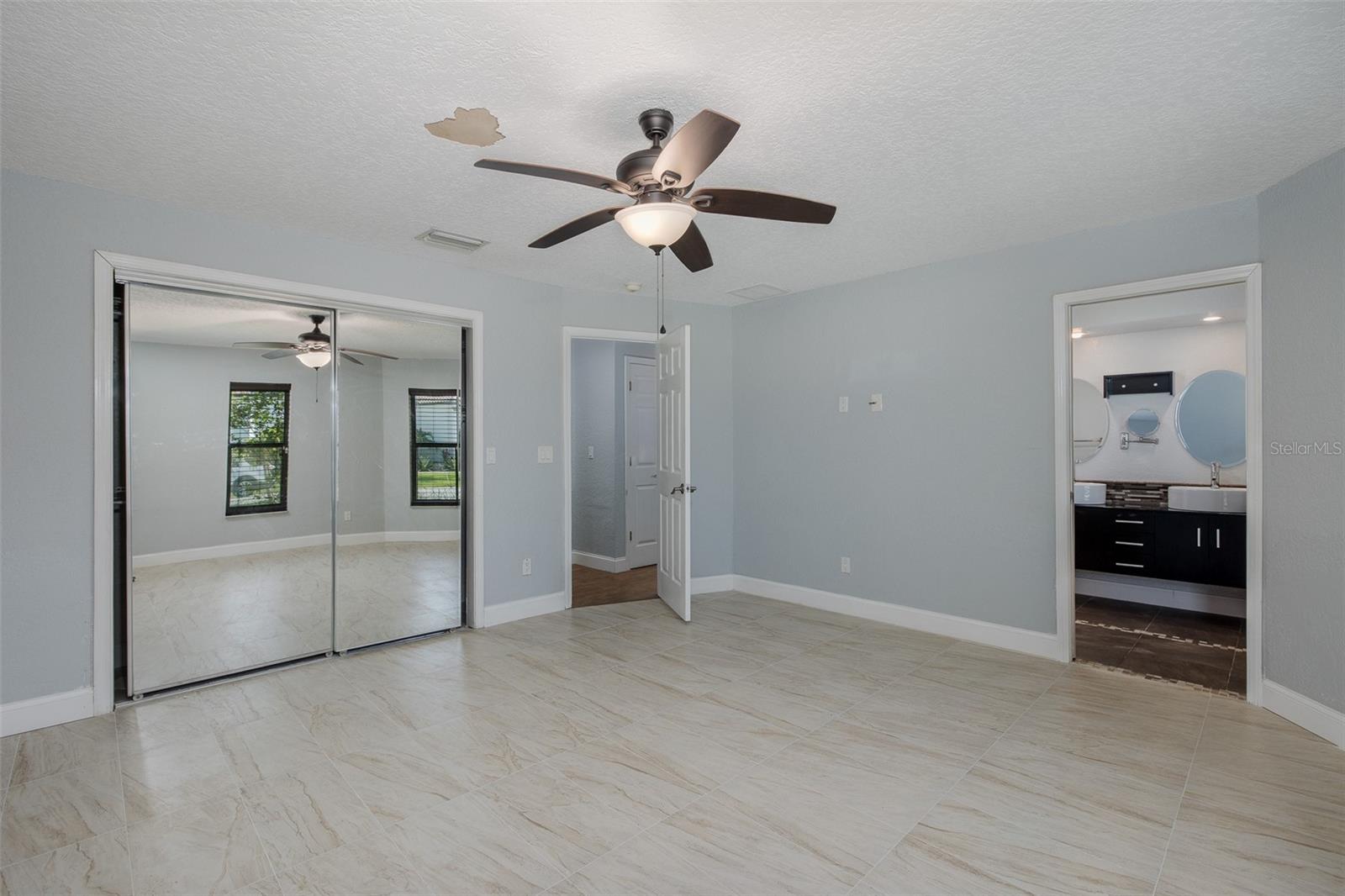 Listing photo id 23 for 3841 Rudder Way
