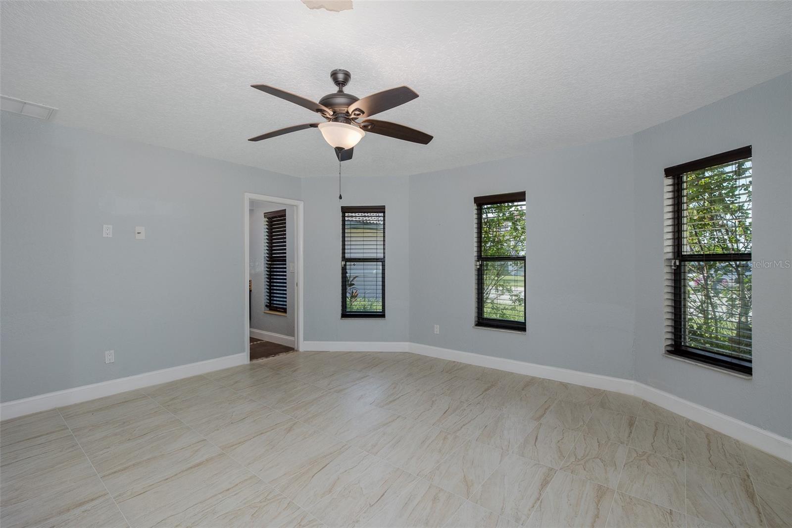 Listing photo id 25 for 3841 Rudder Way