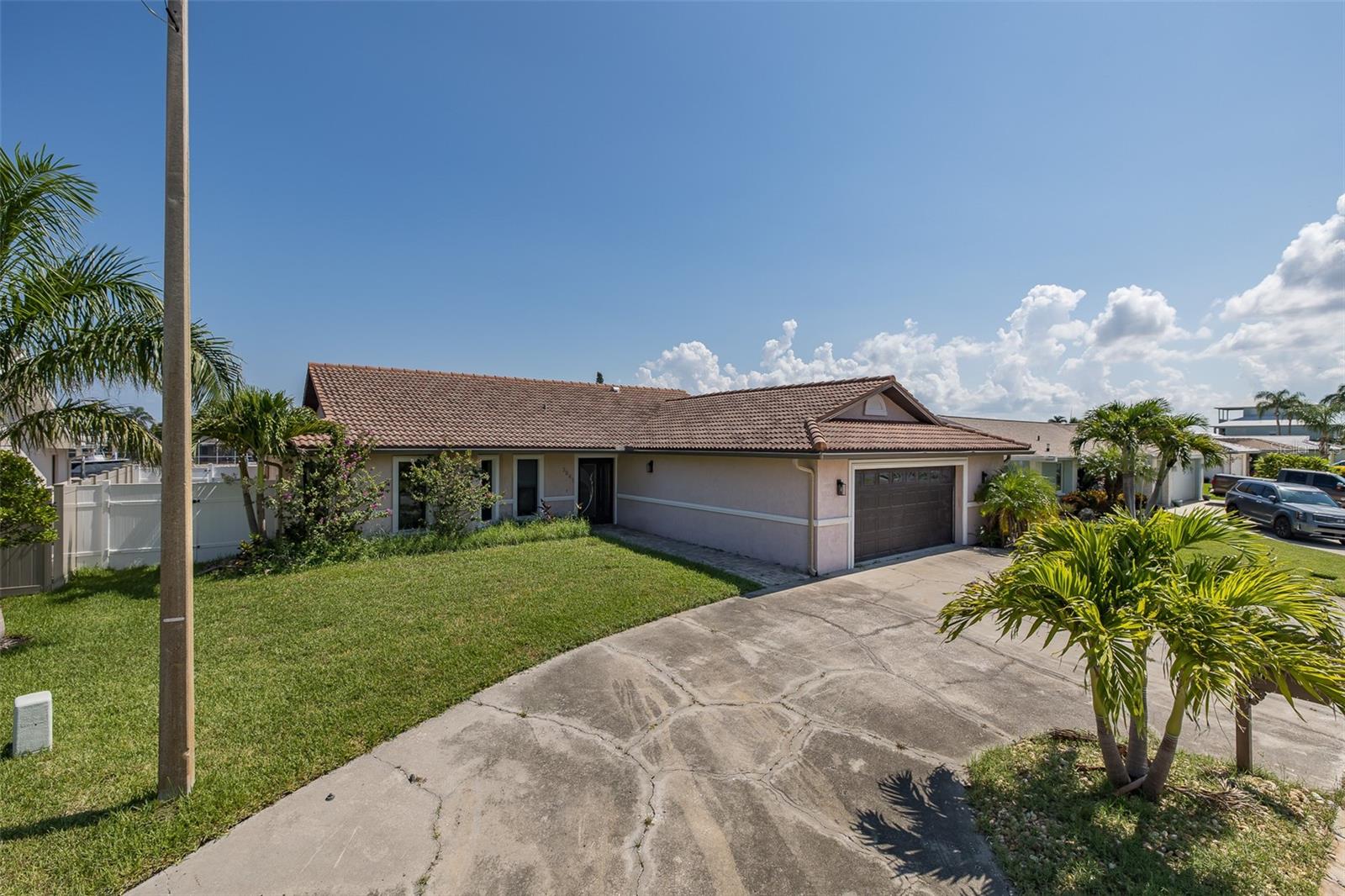 Listing photo id 1 for 3841 Rudder Way