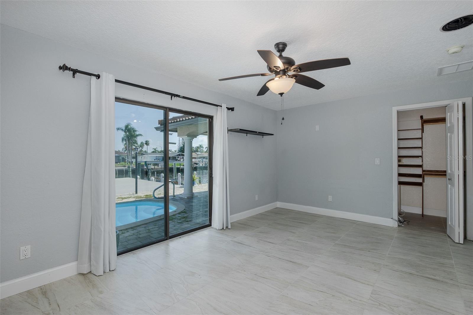 Listing photo id 30 for 3841 Rudder Way