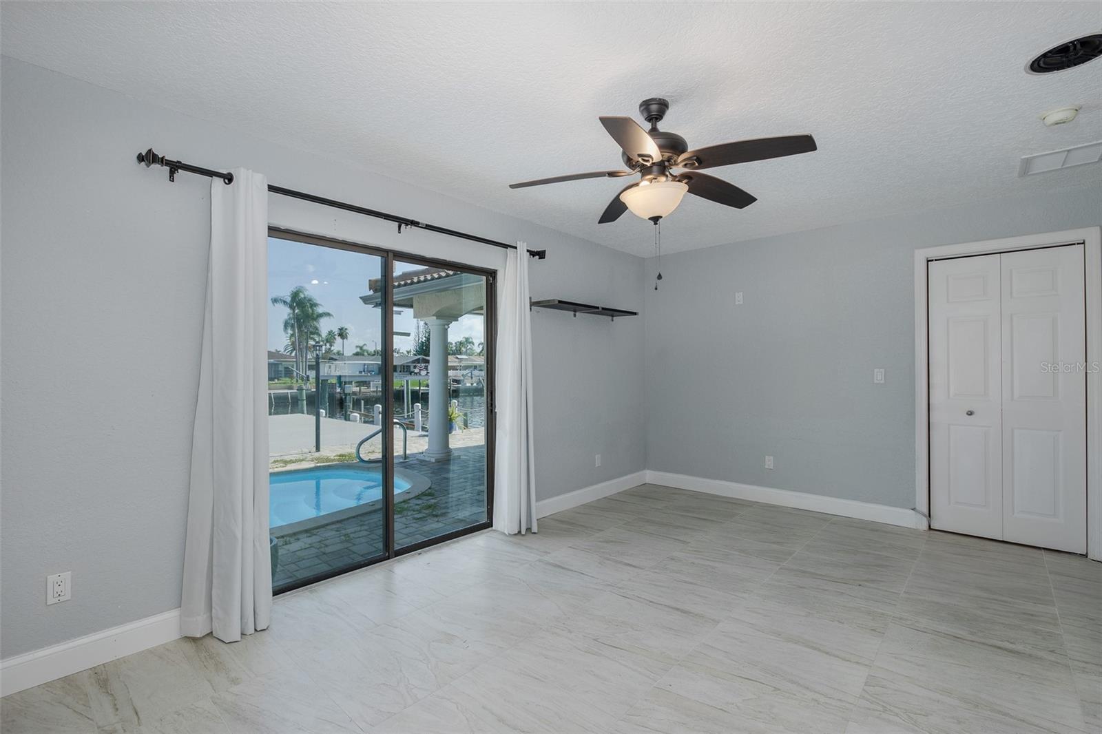 Listing photo id 31 for 3841 Rudder Way