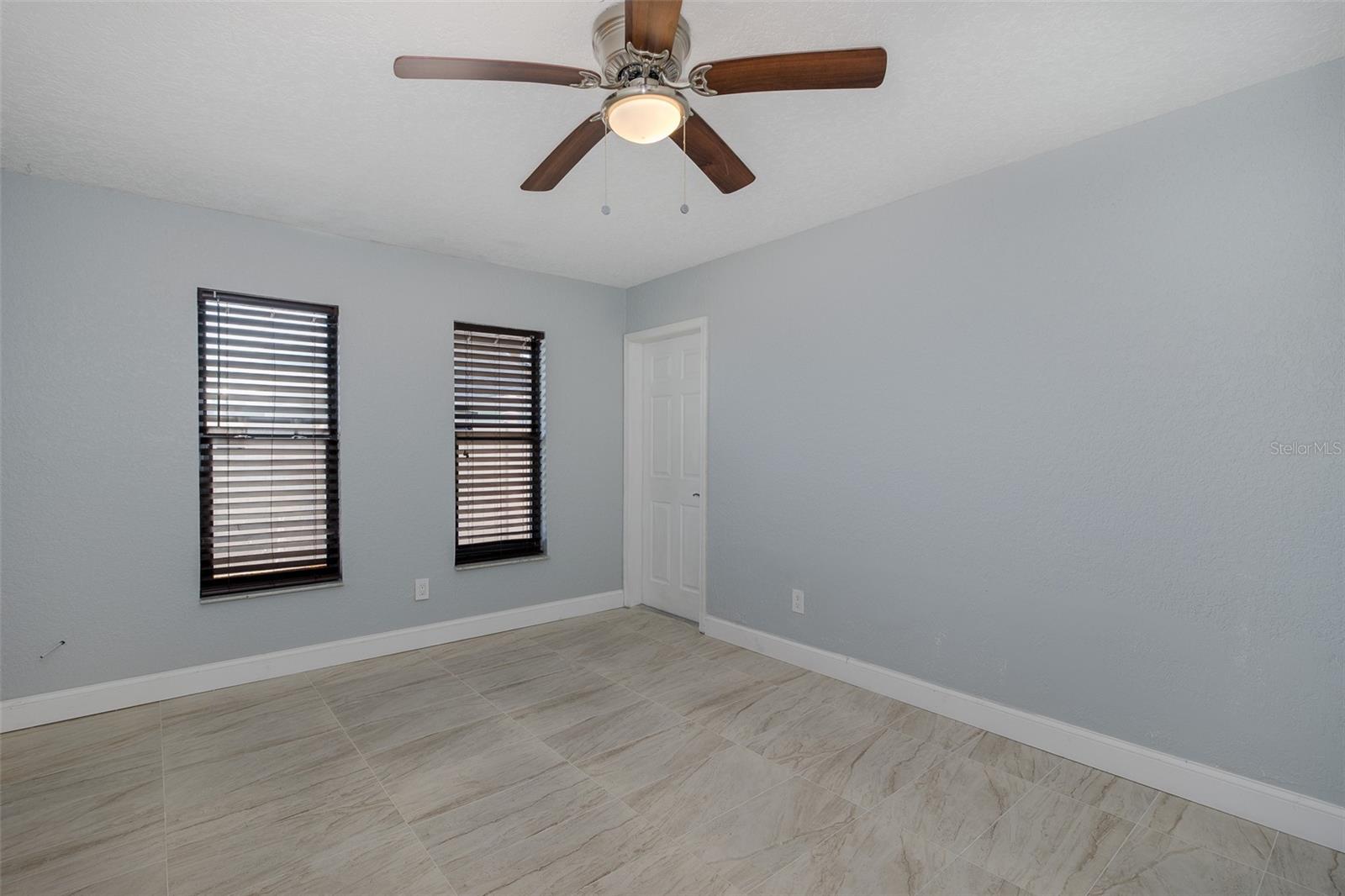 Listing photo id 34 for 3841 Rudder Way