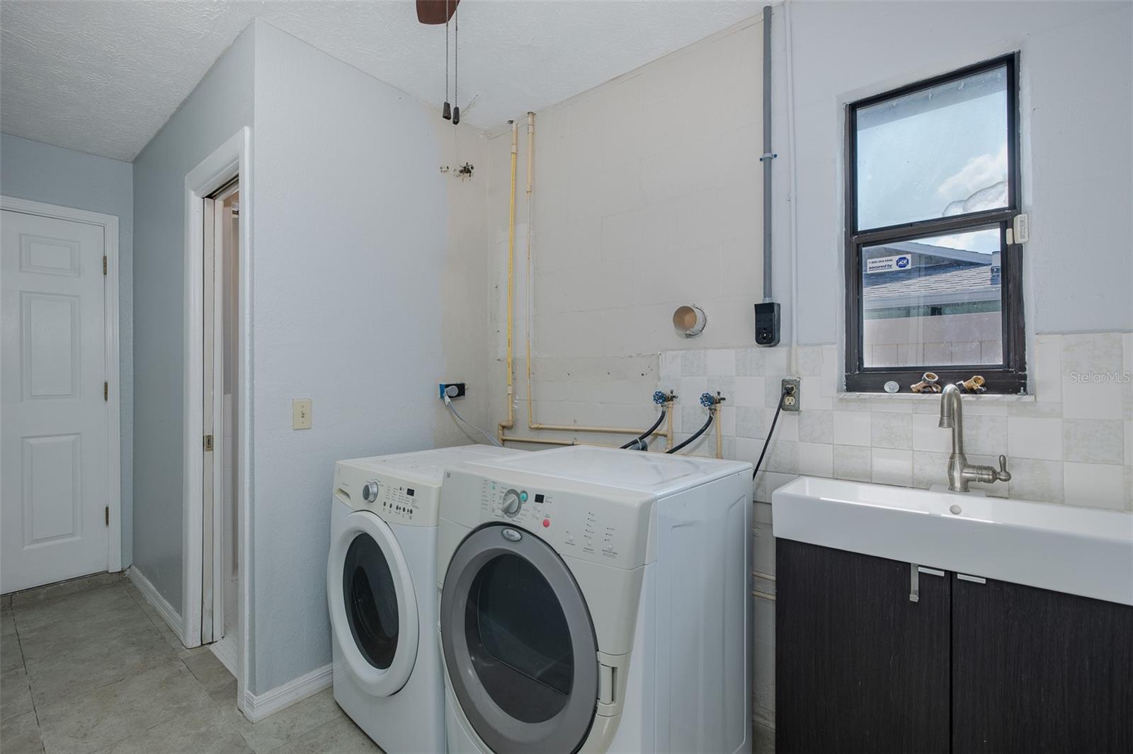 Listing photo id 37 for 3841 Rudder Way