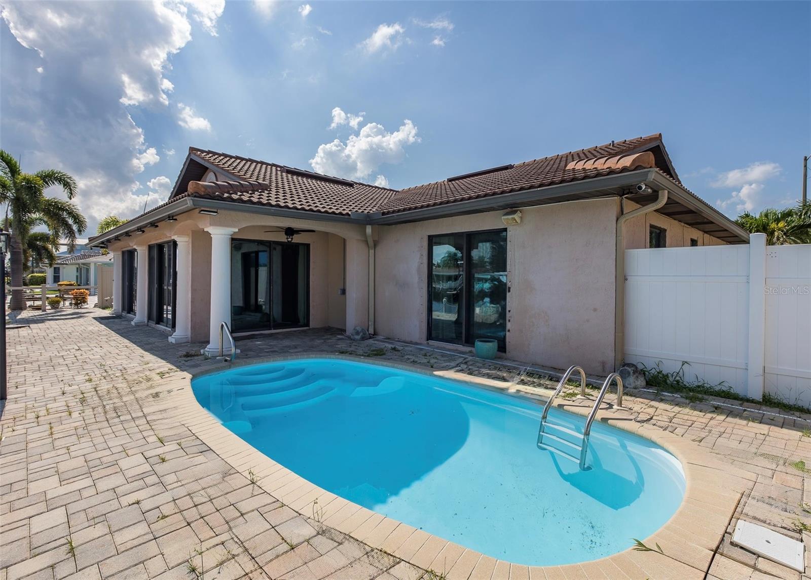 Listing photo id 39 for 3841 Rudder Way