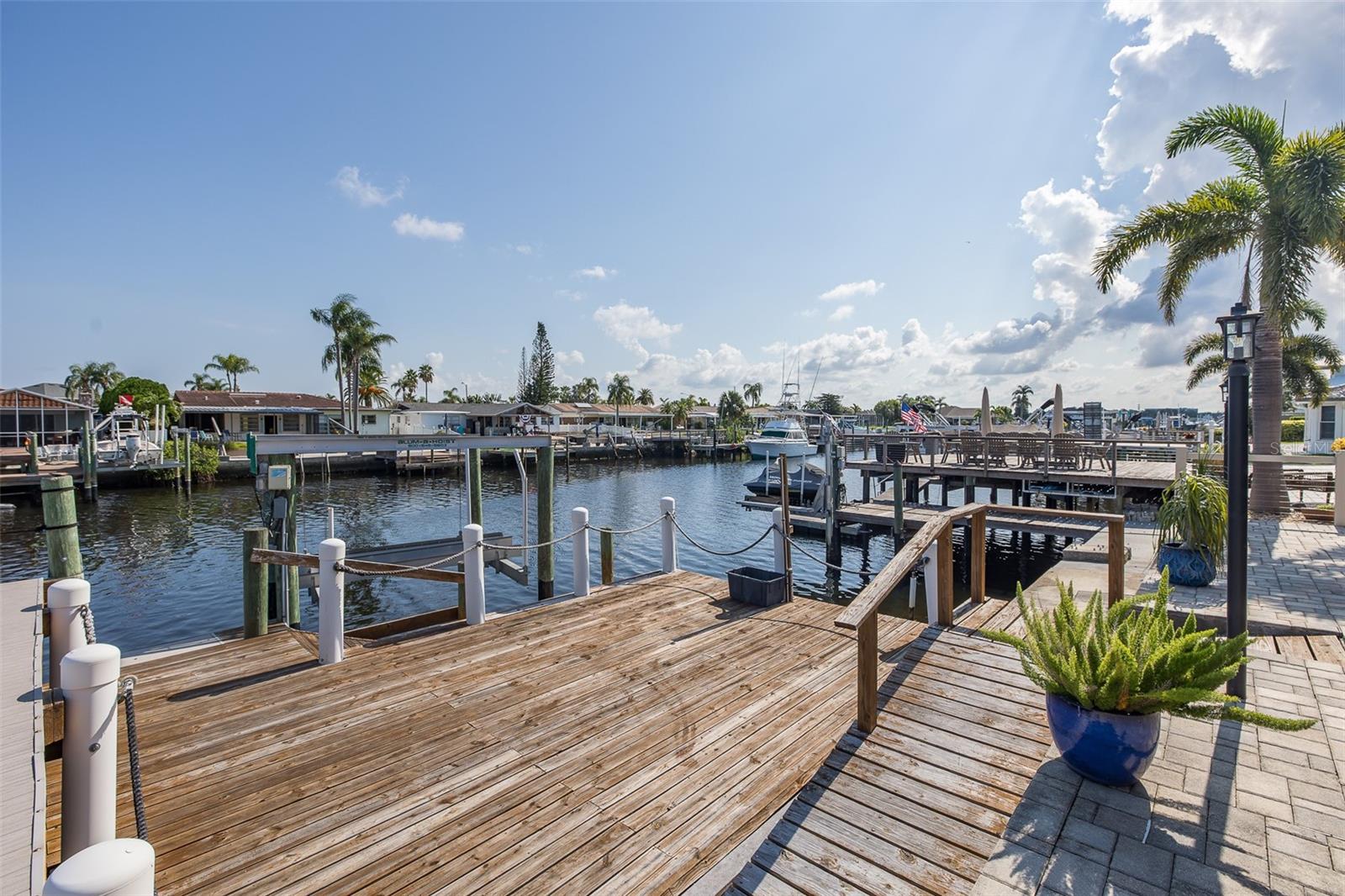 Listing photo id 49 for 3841 Rudder Way