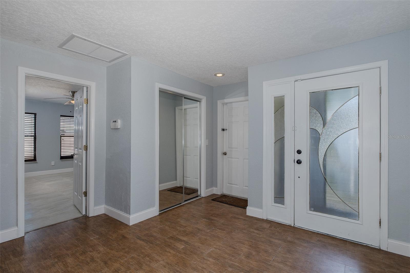 Listing photo id 4 for 3841 Rudder Way