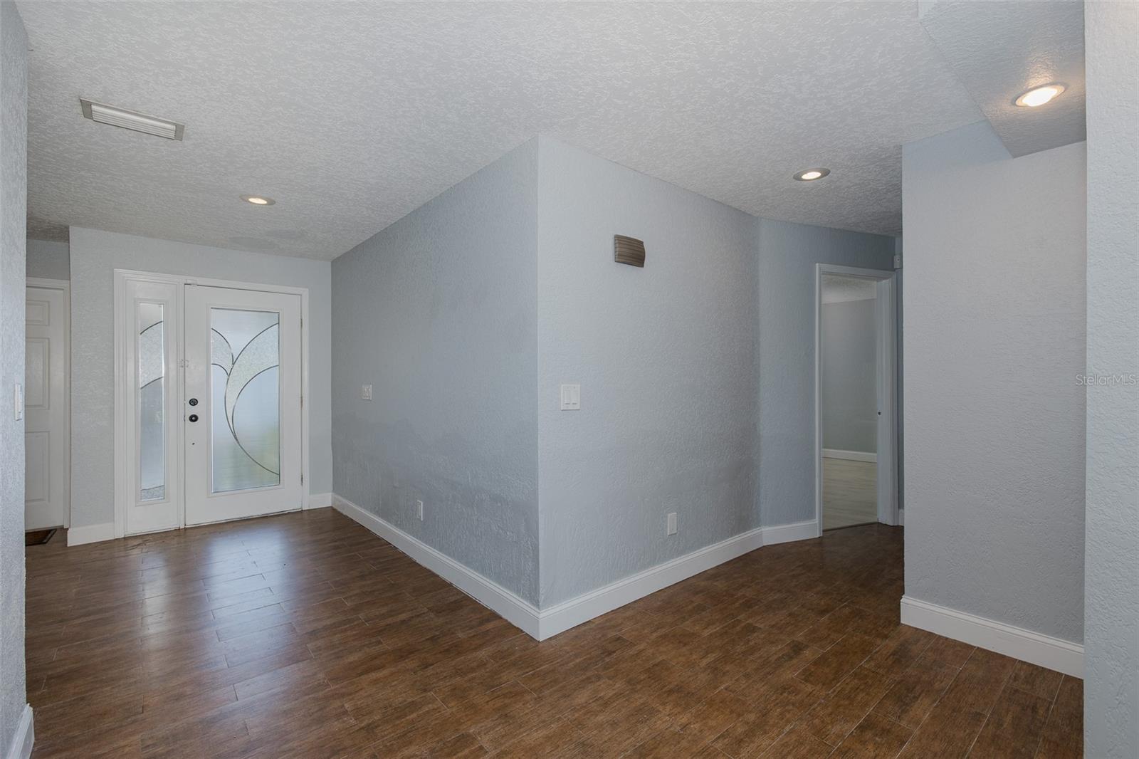Listing photo id 5 for 3841 Rudder Way