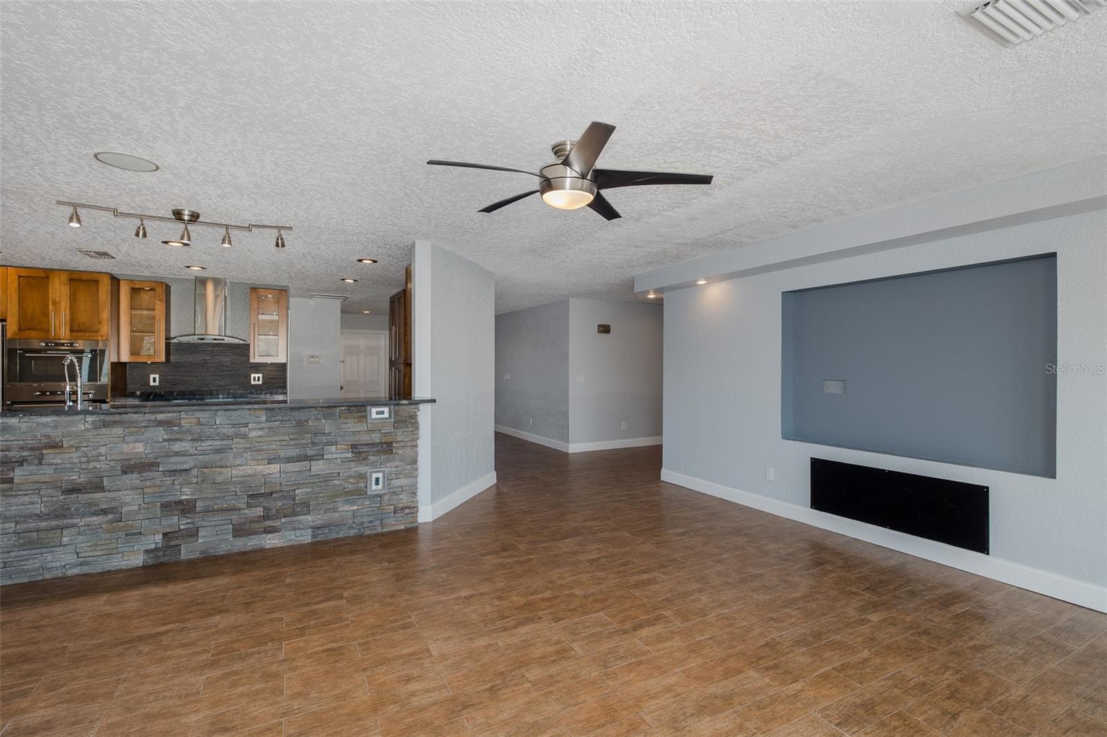 Listing photo id 7 for 3841 Rudder Way