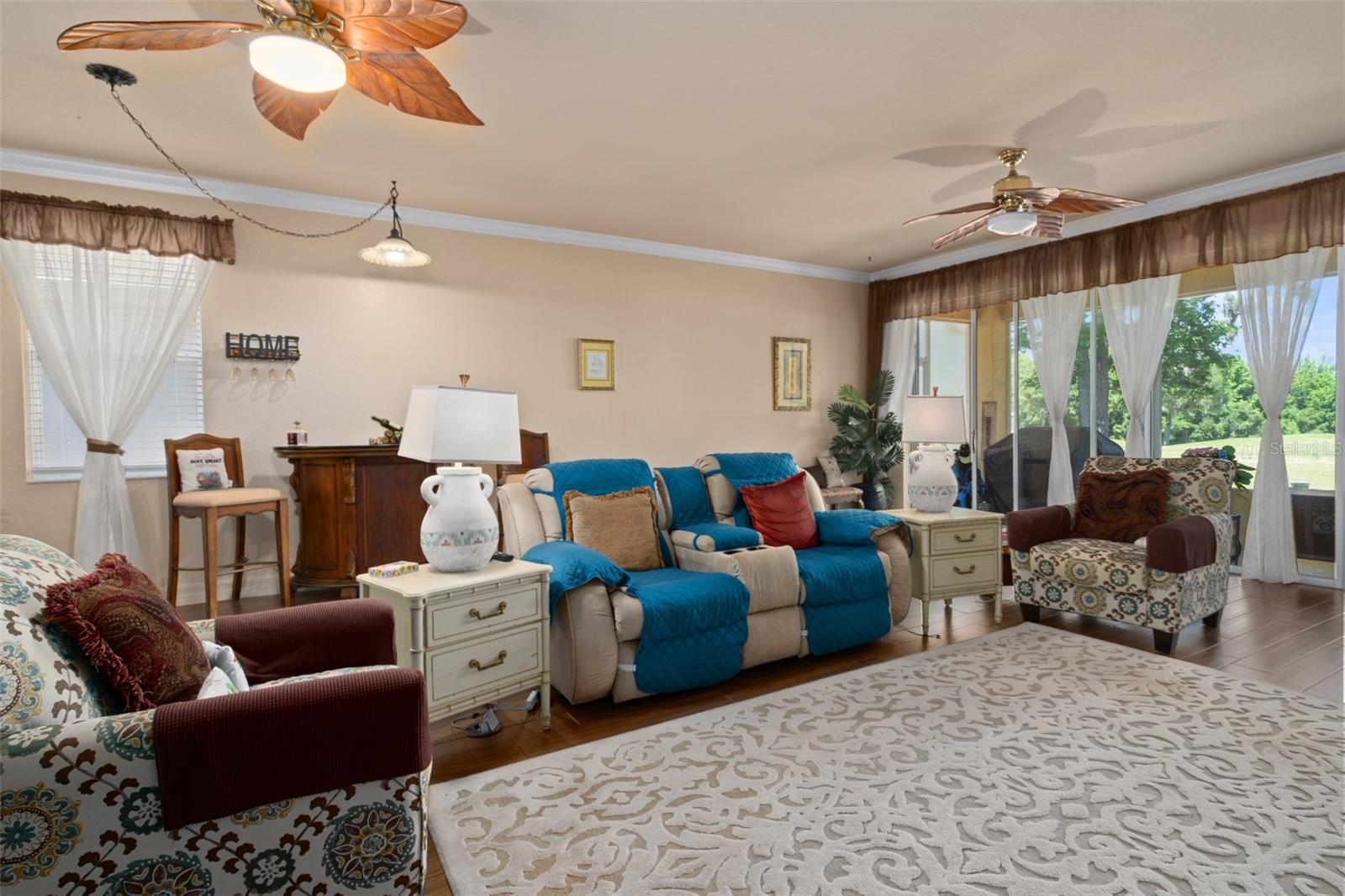 Listing photo id 12 for 5248 Esplande Court