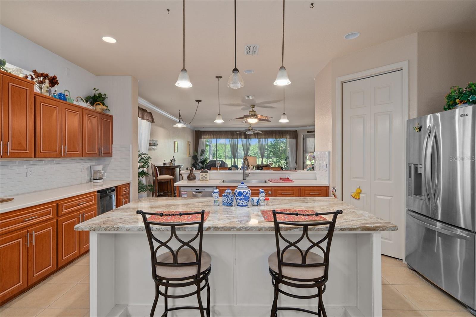 Listing photo id 18 for 5248 Esplande Court
