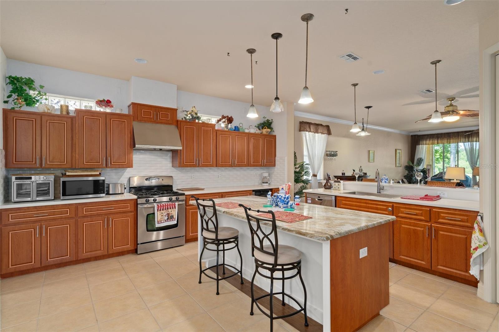 Listing photo id 19 for 5248 Esplande Court