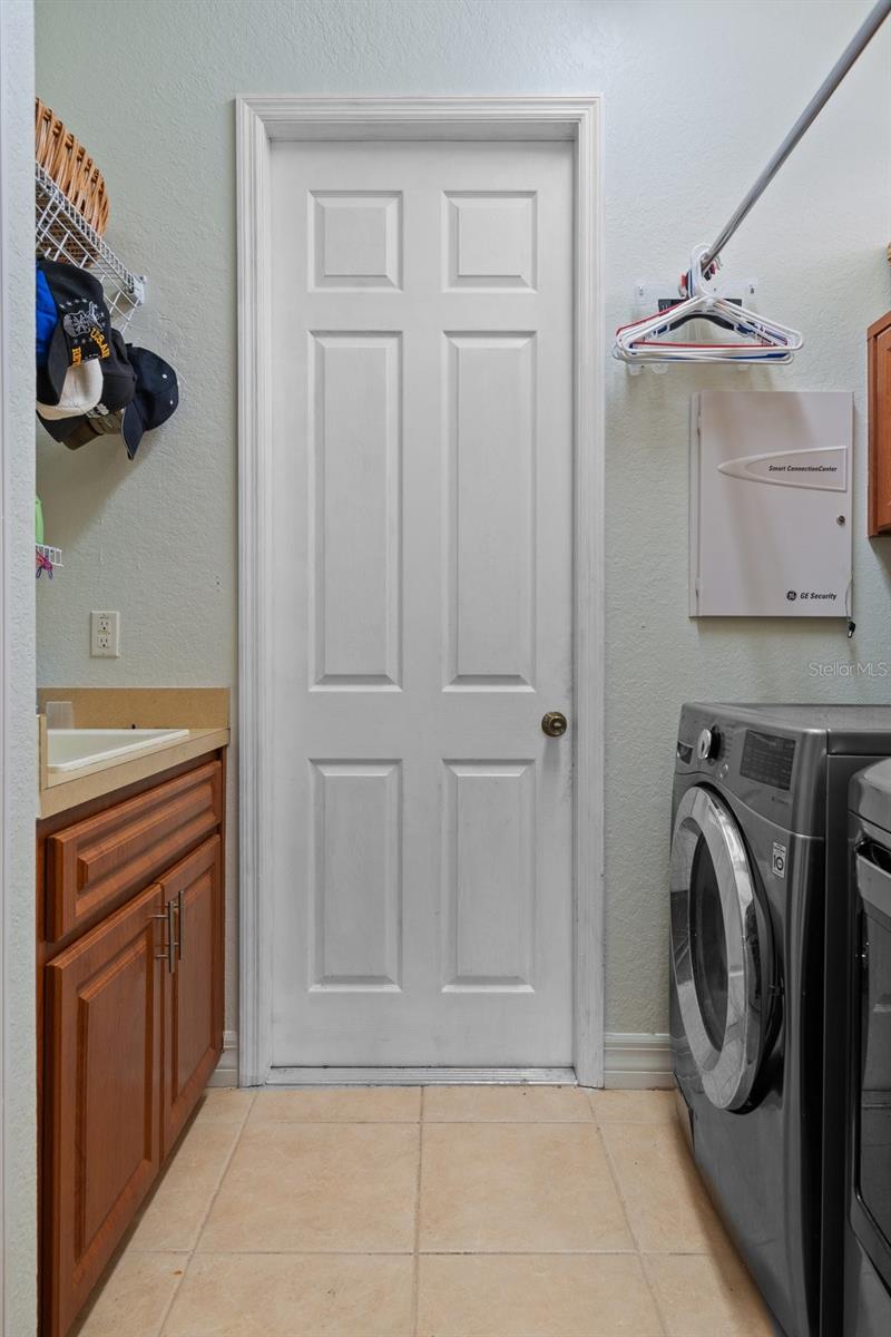 Listing photo id 21 for 5248 Esplande Court