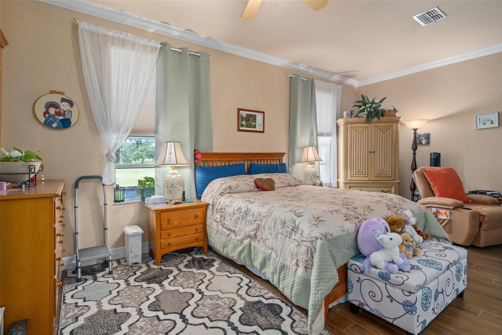Listing photo id 25 for 5248 Esplande Court