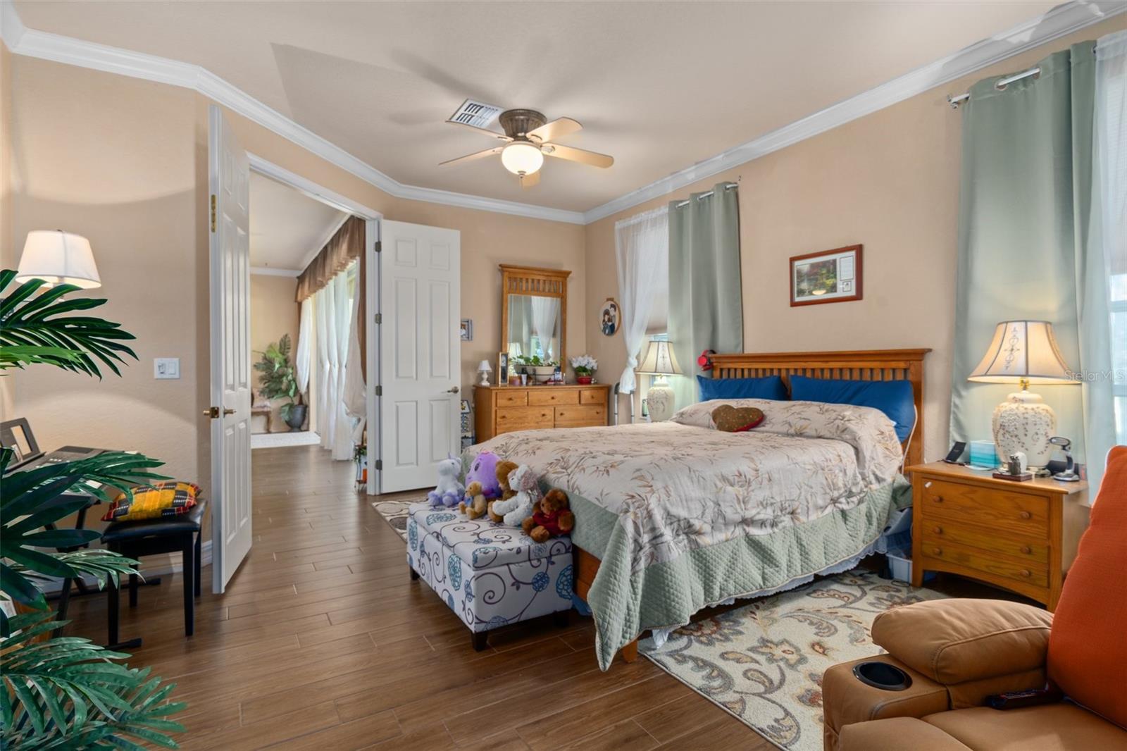 Listing photo id 26 for 5248 Esplande Court