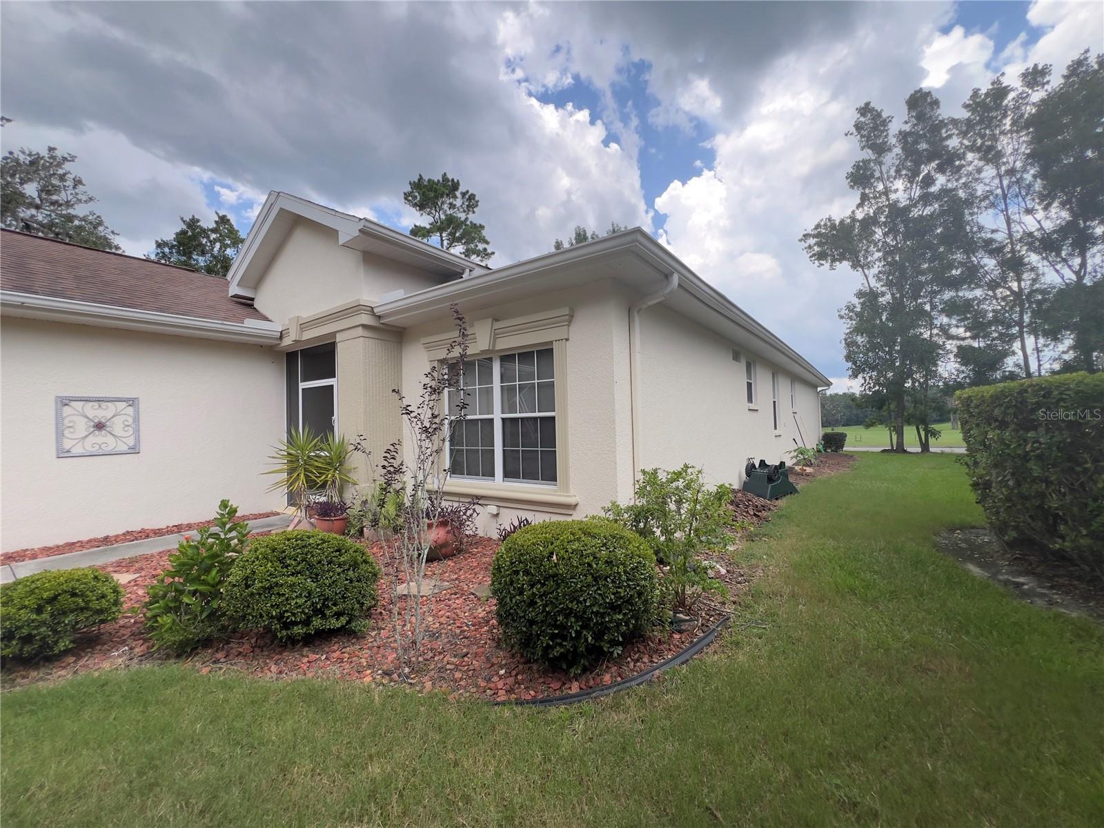 Listing photo id 1 for 5248 Esplande Court
