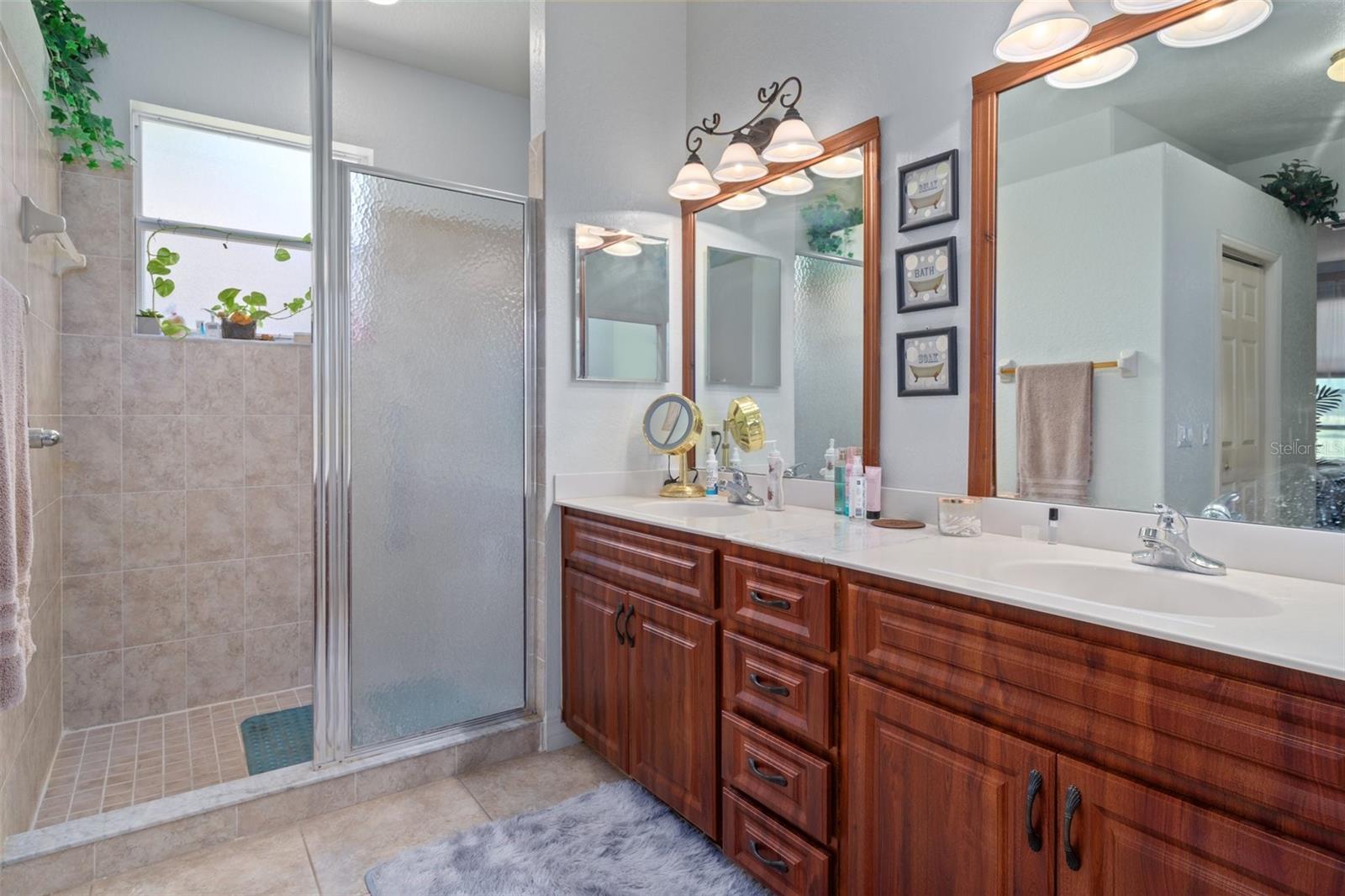 Listing photo id 28 for 5248 Esplande Court