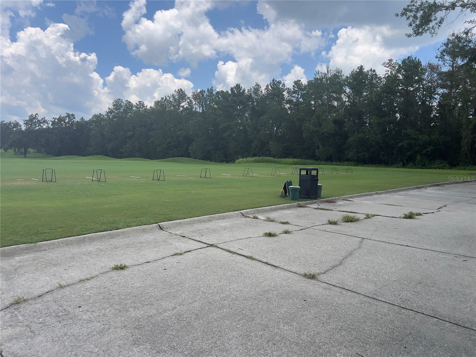 Listing photo id 41 for 5248 Esplande Court
