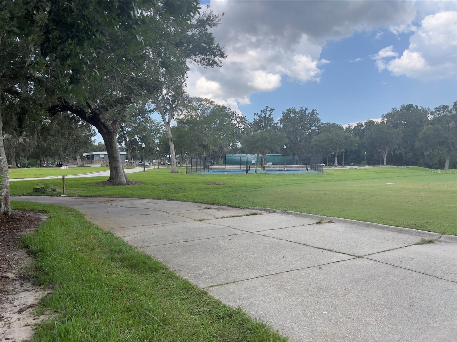 Listing photo id 42 for 5248 Esplande Court
