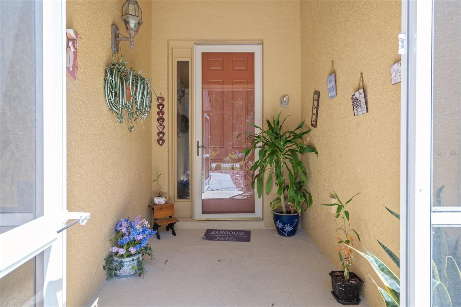 Listing photo id 4 for 5248 Esplande Court