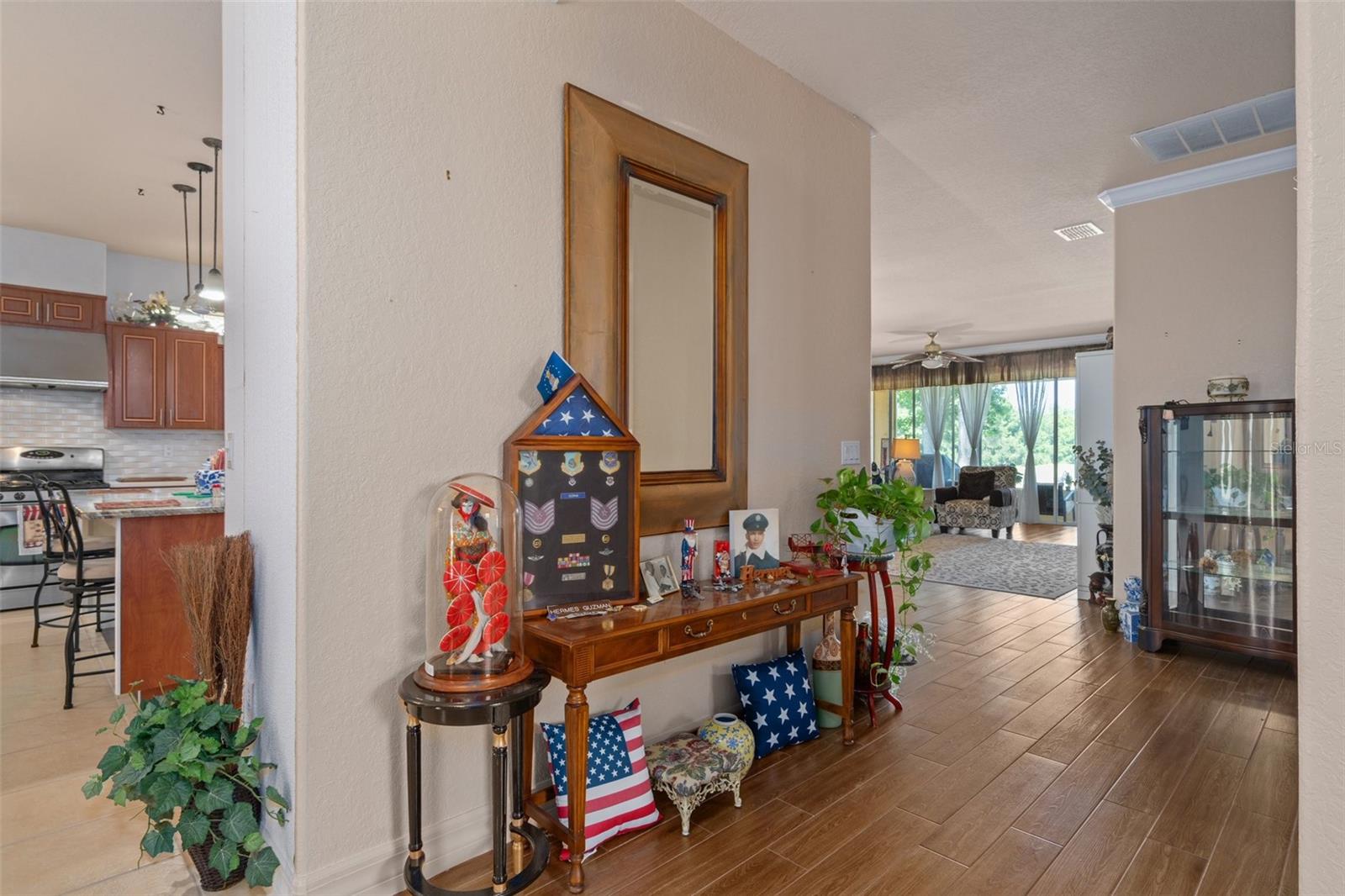 Listing photo id 5 for 5248 Esplande Court