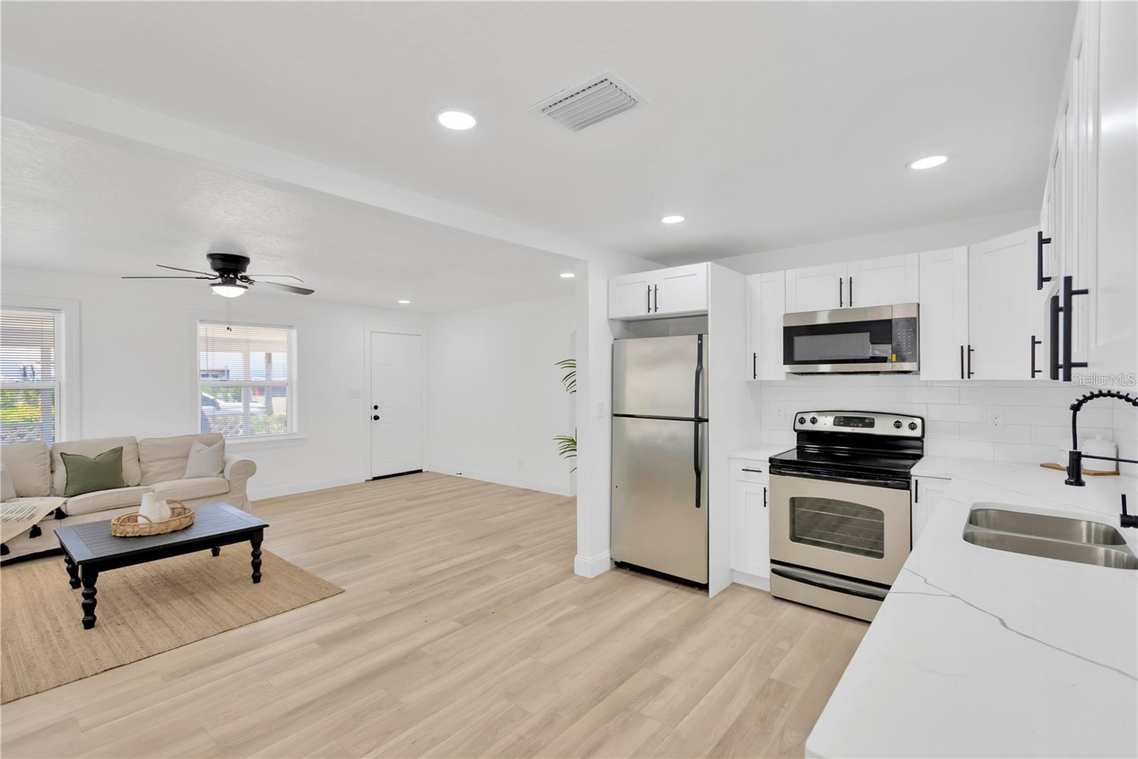 Image 6 of 15 For 4035 Fairfield Avenue S