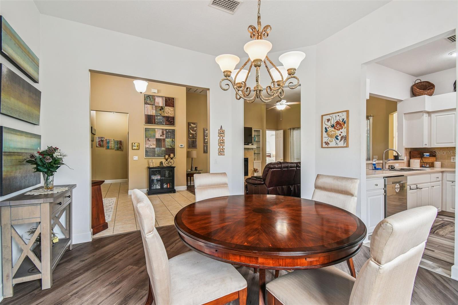 Listing photo id 10 for 440 Cobblestone Loop