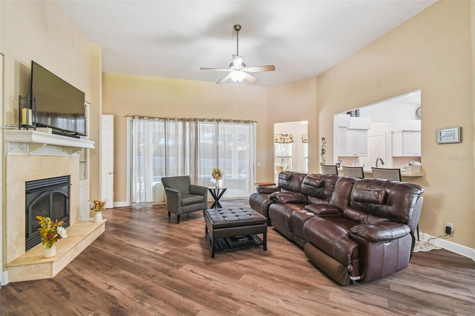 Listing photo id 0 for 440 Cobblestone Loop