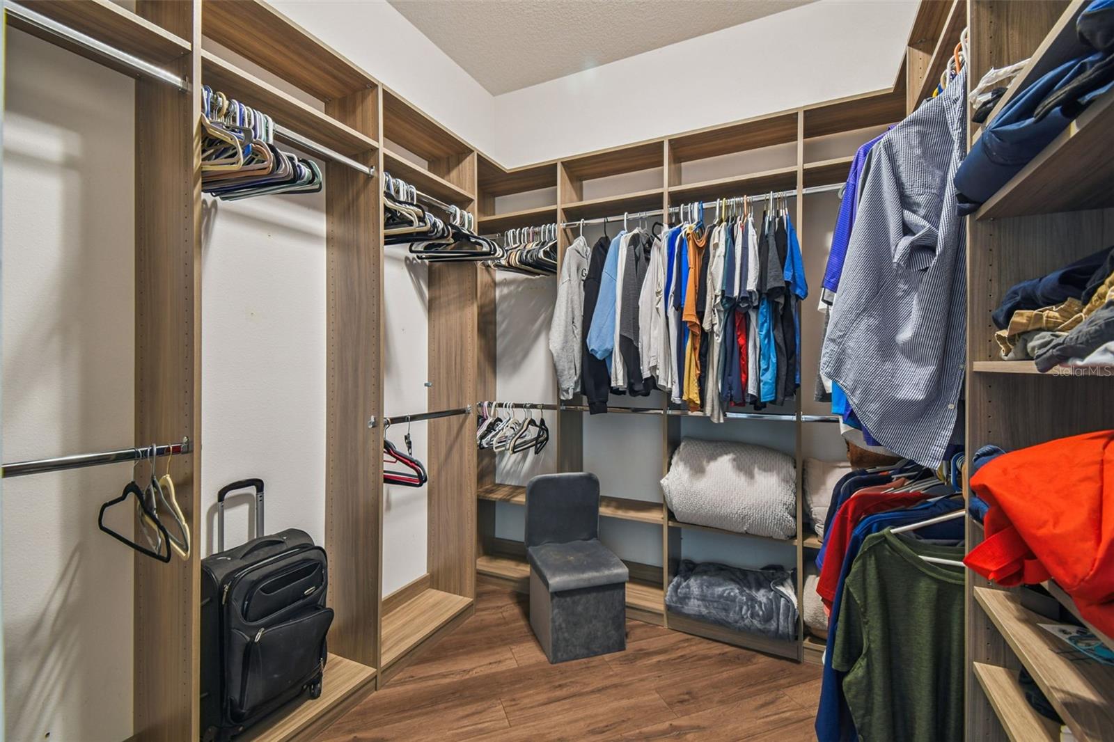 Listing photo id 33 for 440 Cobblestone Loop