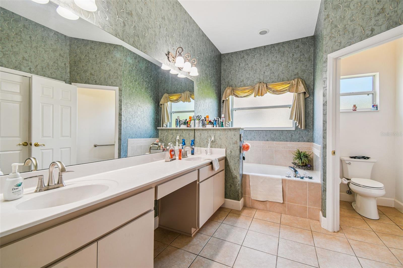 Listing photo id 36 for 440 Cobblestone Loop