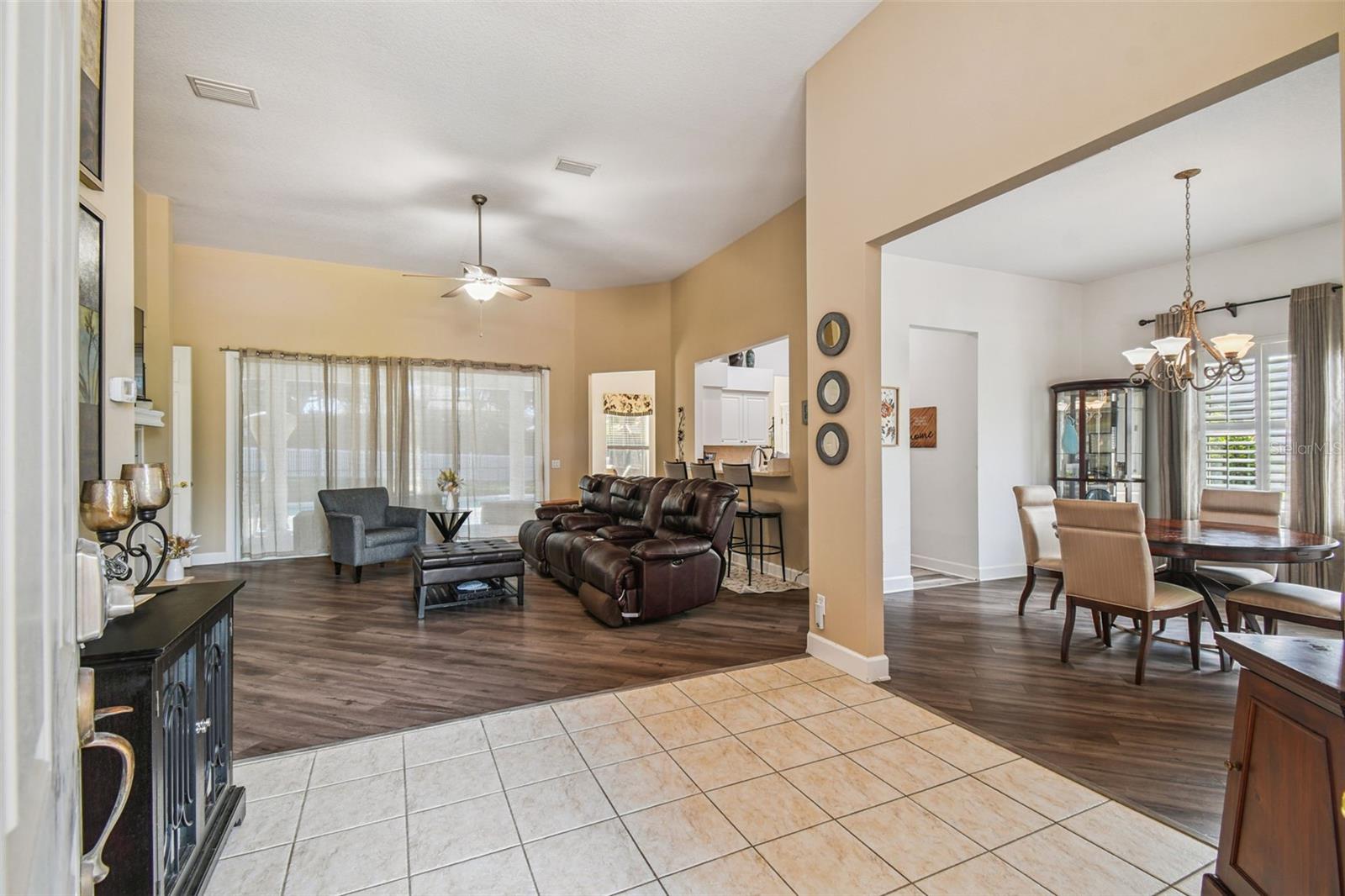 Listing photo id 4 for 440 Cobblestone Loop
