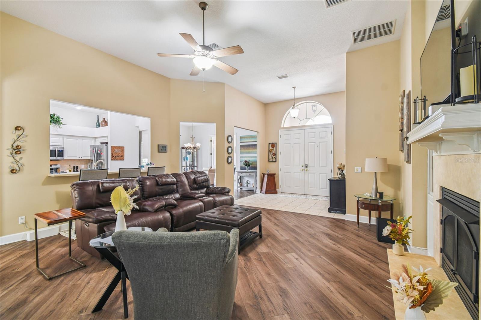Listing photo id 6 for 440 Cobblestone Loop